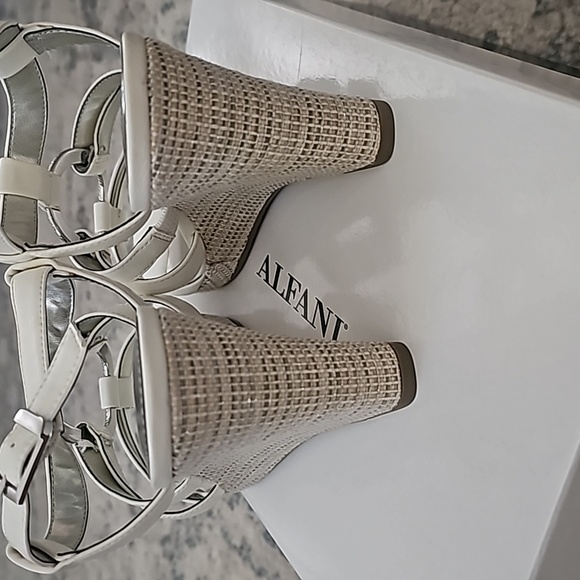 Alfani Strappy Sandals, NIB, Size 7.5M, - Picture 5 of 7